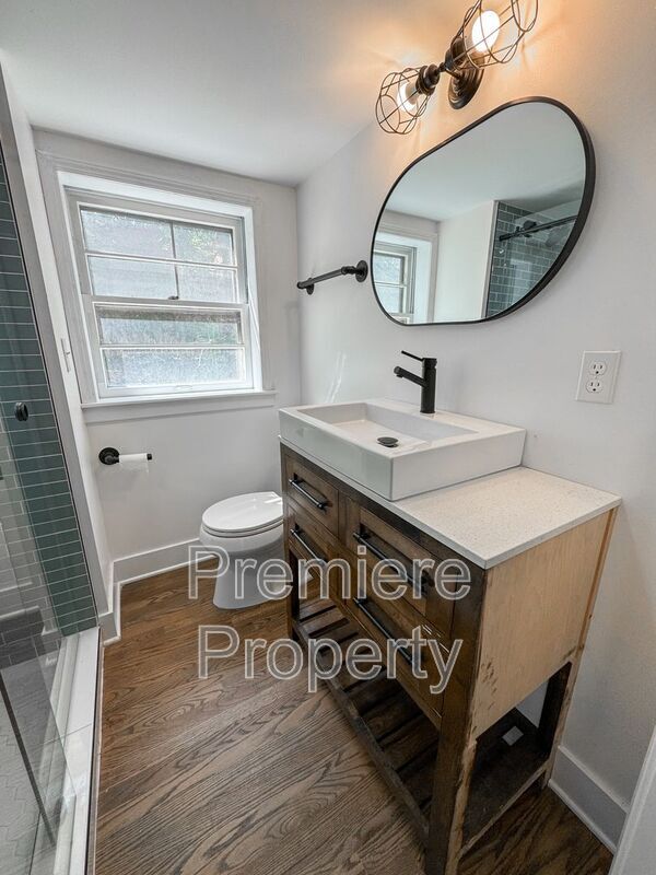Building Photo - 7301 Mercier St