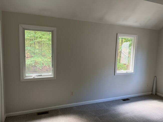 Building Photo - 4 Country Hollow Ln