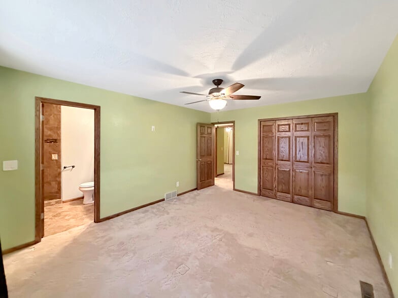Building Photo - 2303 N Main Ct