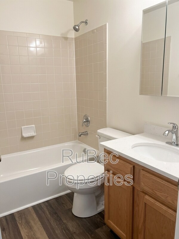 Building Photo - 9617 Vinca Cir
