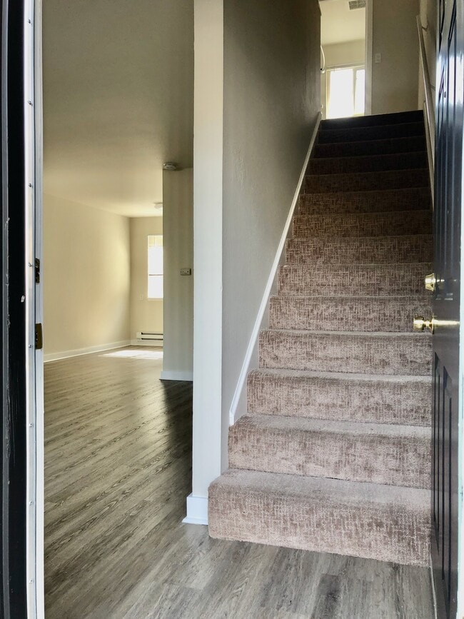 Building Photo - 3601 NE 73rd Pl