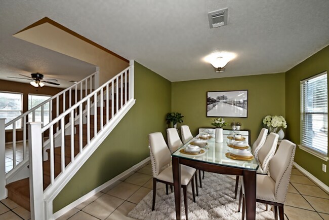 Building Photo - TWO STORY  |  4 BEDROOM  |  2.5 BATH  |  2...