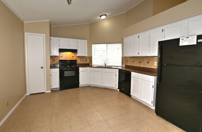 Building Photo - 13706 Winding Hill