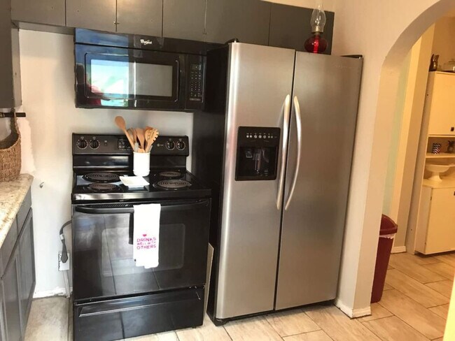 Building Photo - 2521 Avenue Q