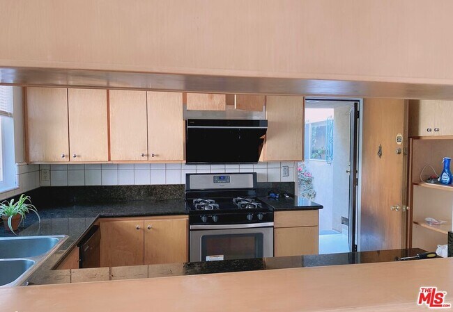Building Photo - 3200 S Sepulveda Blvd