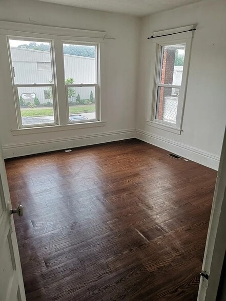 Building Photo - 438 7th Ave