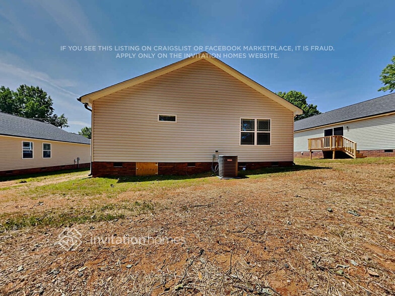 Building Photo - 1125 Roberts St