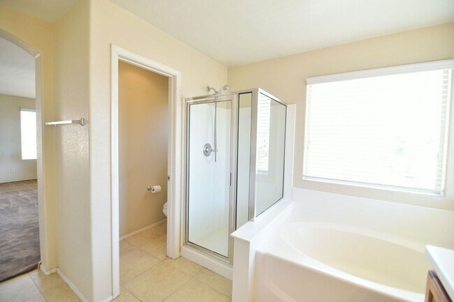 Building Photo - Beautiful 4BED/3BATH/CAR home located in SW Las Vegas! -Enjoy Rent-Free Holidays!