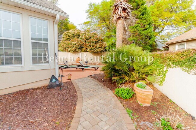 Building Photo - Furnished Home in NMB with Pool and Hot Tub