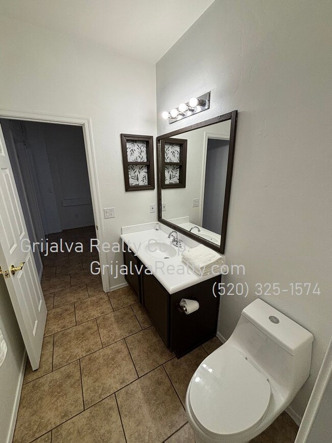 Building Photo - Charming 4-Bedroom, 2 Bath Rancho Sahuarit...