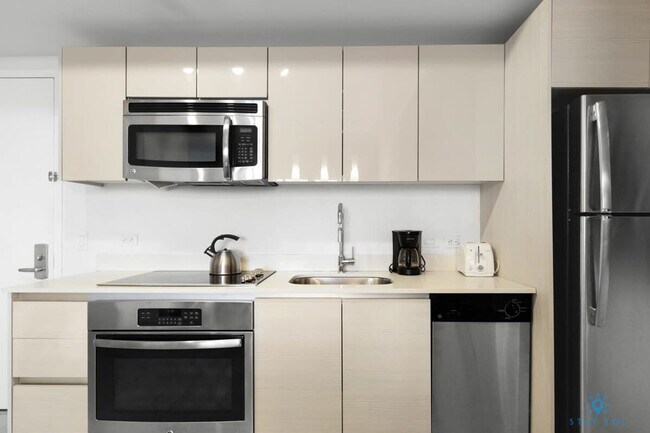 Building Photo - 1180 E Hallandale Beach Blvd