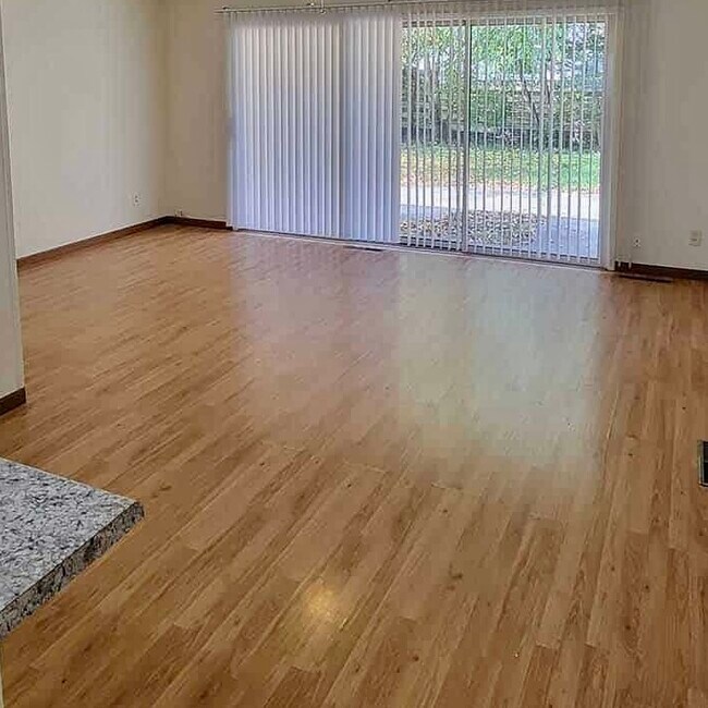 Building Photo - 2407 Carrelton Dr