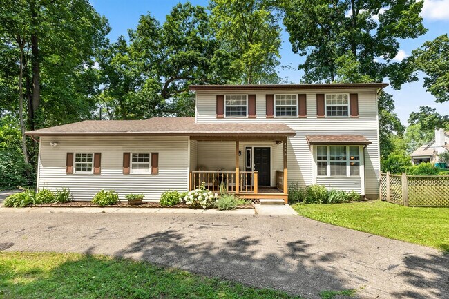 Building Photo - 4575 Oakestia St