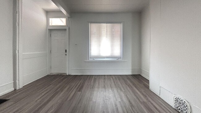 Building Photo - Classic Philly Charm: Updated 3-Bed Rowhome