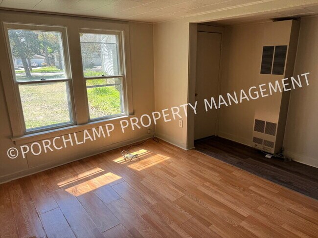 Building Photo - 2051 Sisson St