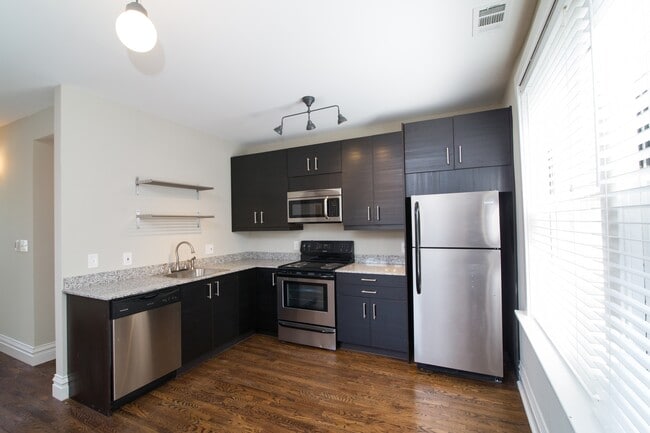 Building Photo - 3116 Lackland Ave