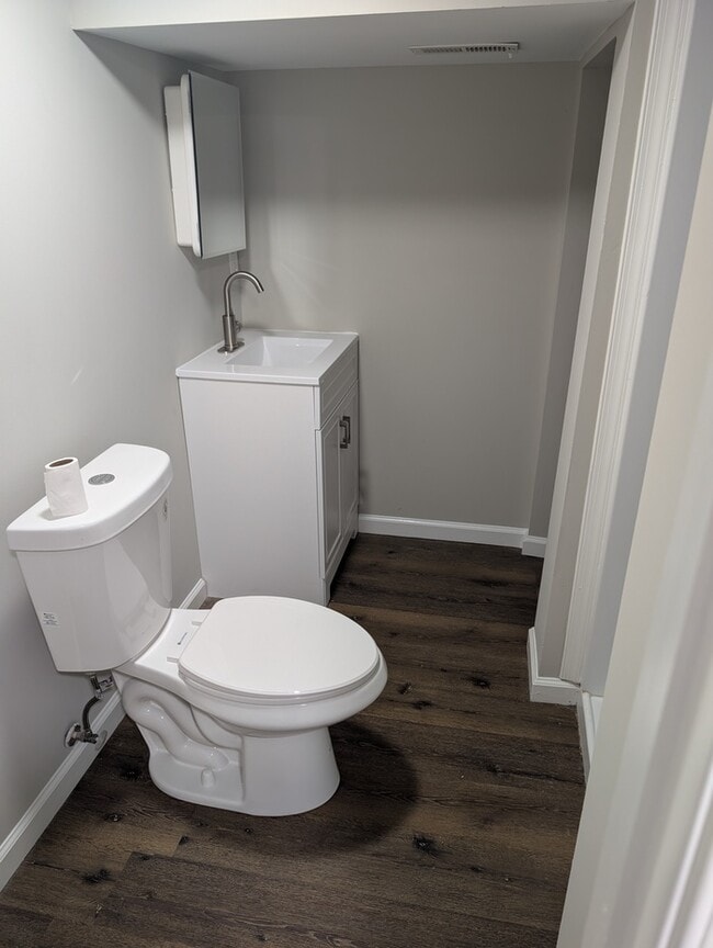 Building Photo - 3 Bedrooms 2 Bathrooms 21206