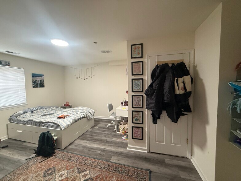 Building Photo - 1836 N Bouvier St