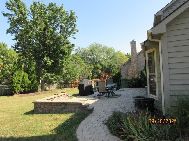 Building Photo - 1099 W Jefferson Ave