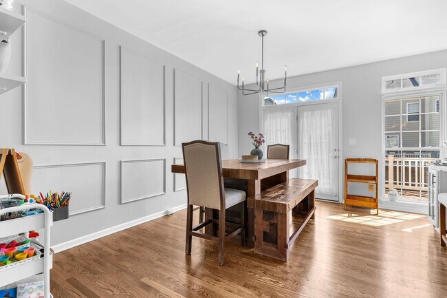 Building Photo - Beautiful 3-level 3 BR 2.5BA Townhome in P...