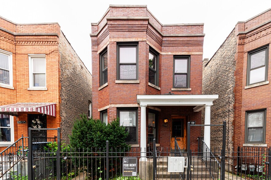 Building Photo - 2507 W Diversey Ave