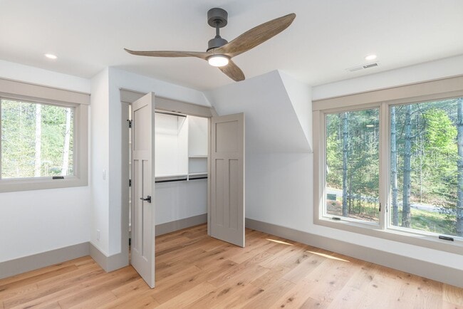 Building Photo - Stunning House w/ Amenities to Camp Lake J...