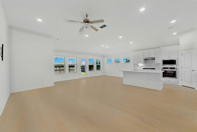 Building Photo - 140 Periwinkle Ln