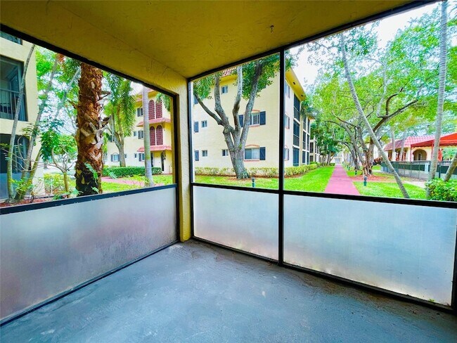 Building Photo - 257 S Cypress Rd