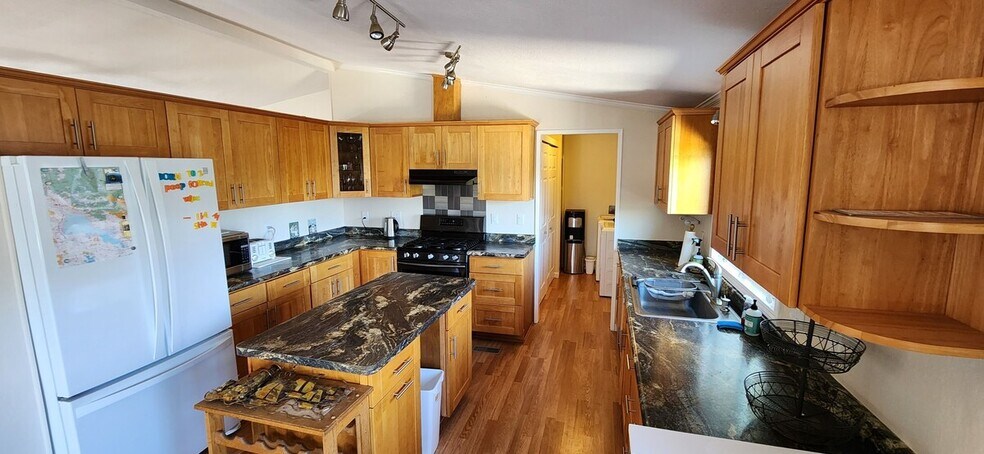 Kitchen - 2844 Marina View Dr