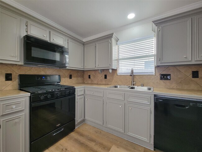 Building Photo - 3658 Villa Glen Dr