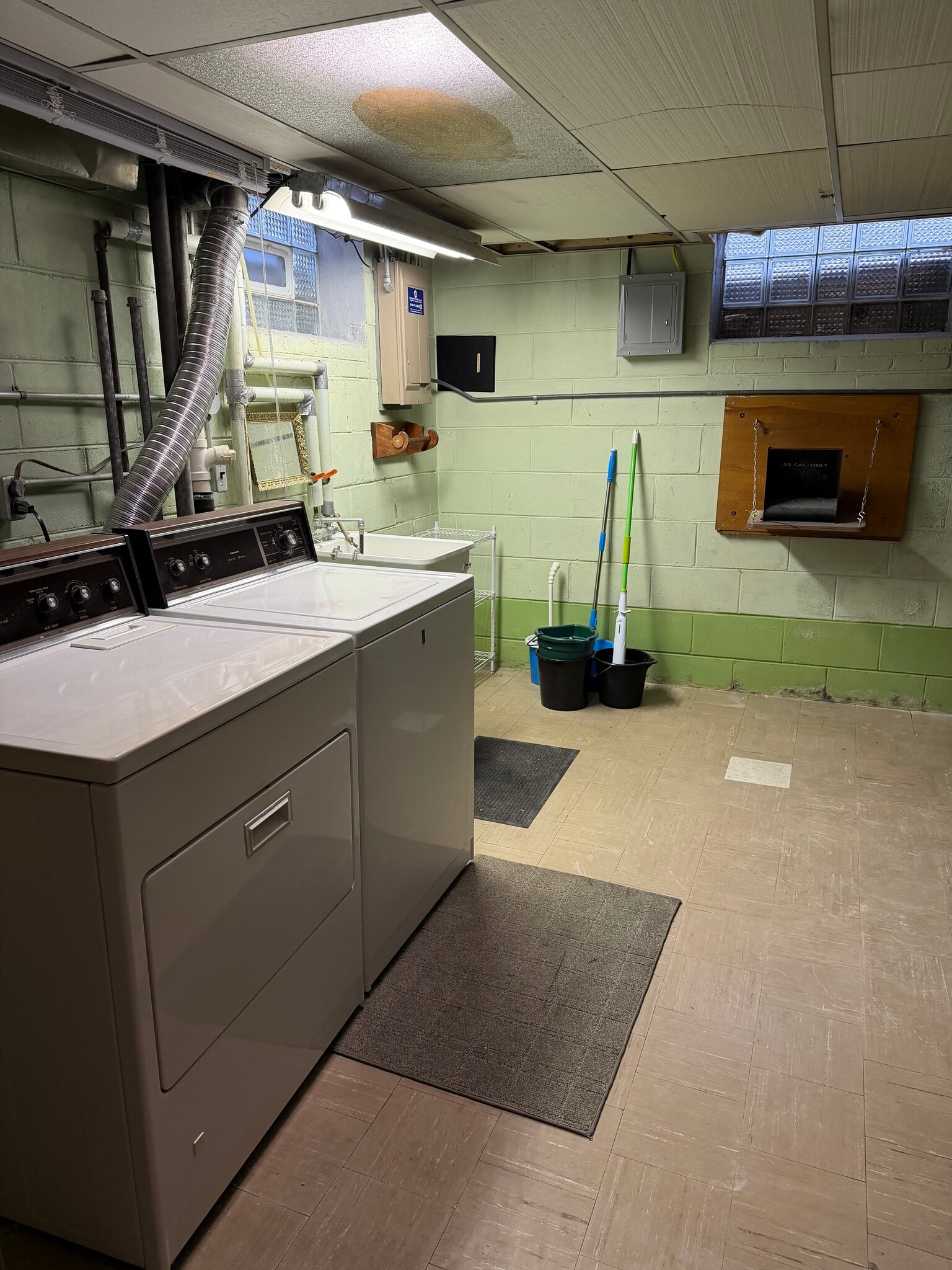 Building Photo - 3225 S 40th St