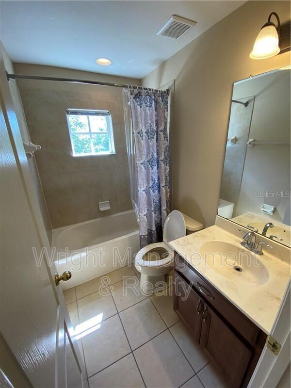 Building Photo - 7843 Foxgrove Dr