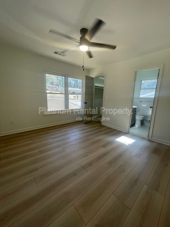 Building Photo - 1245 Shore Dr SW