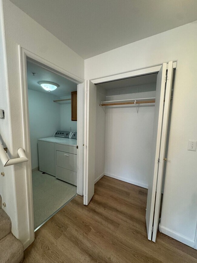 Building Photo - 3 Bedroom 2 Bath Condo in New Castle