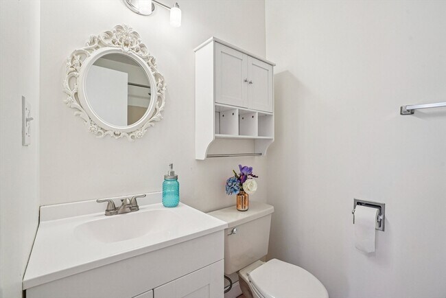 Building Photo - 35 Des Moines Rd