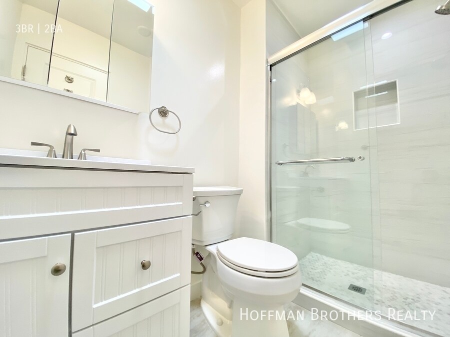 Building Photo - 1724 Arizona Ave