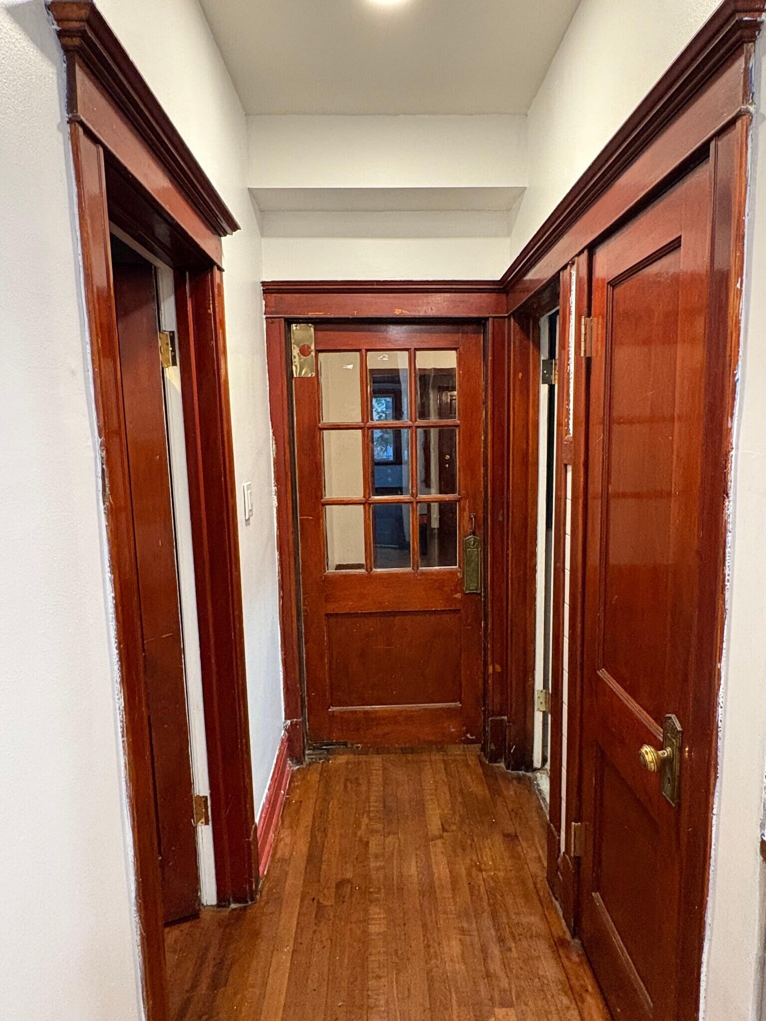 Hallway (swinging door) - 3041 W Leland Ave