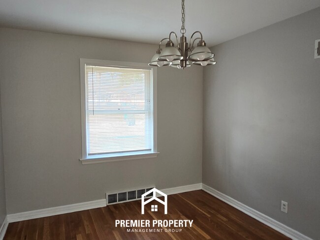 Building Photo - Charming 3BR St. Louis Home w/ Hardwood Floors, Dining Room & Garage