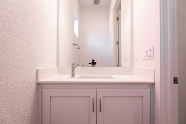 Building Photo - 508 Alisal Ln