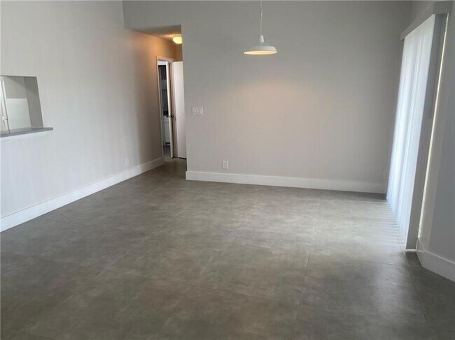 Building Photo - 9977 Westview Dr