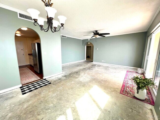 Building Photo - 825 Bayshore Dr
