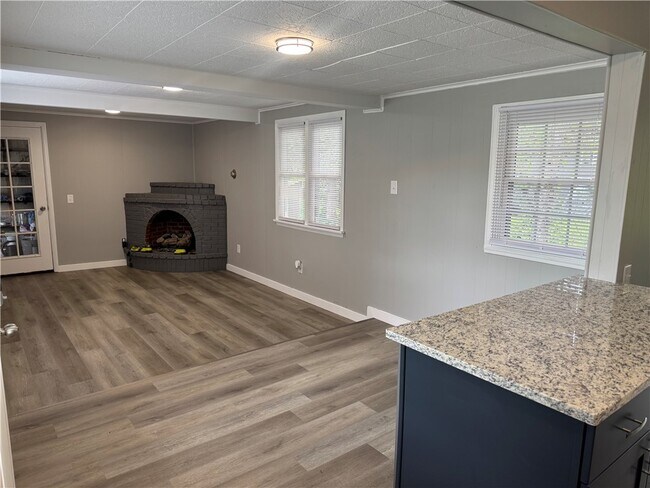 Building Photo - 206 William Ln