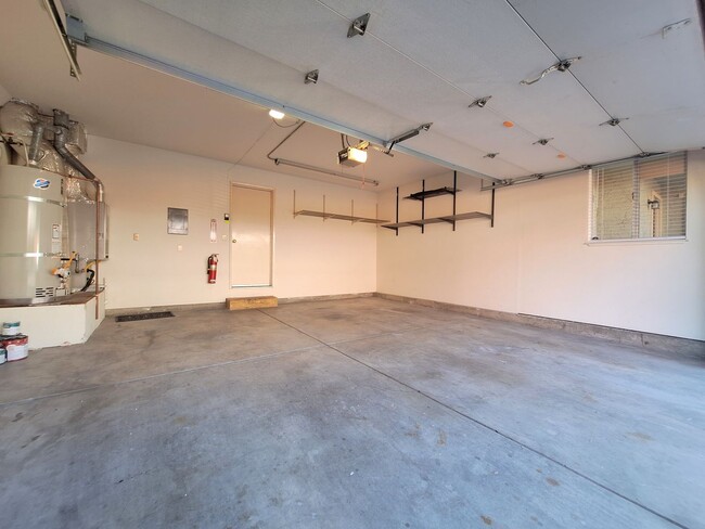 Building Photo - Beautiful Townhouse w/Laundry, Yard, Accepting Cats!