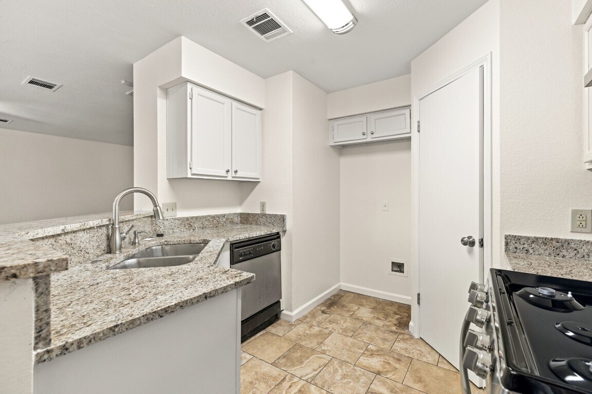 Building Photo - 1202 Green Terrace Dr