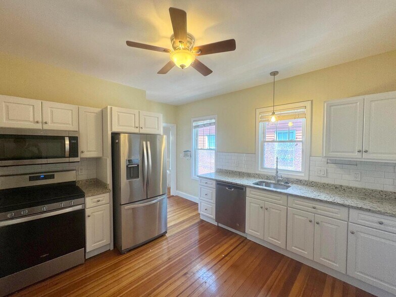 Primary Photo - 86 Morrison Ave