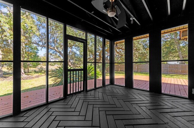 Building Photo - 774 Creekside Dr