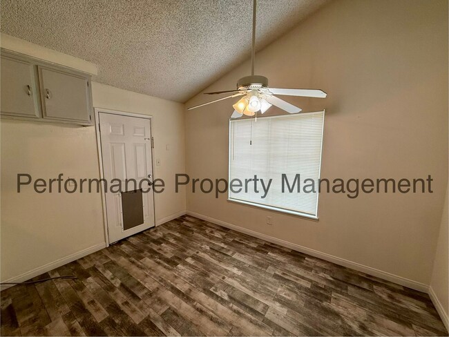 Building Photo - Beautiful 4 Bed/2 Bath SW Bakersfield Home w/ RBP & $0 Deposit Option