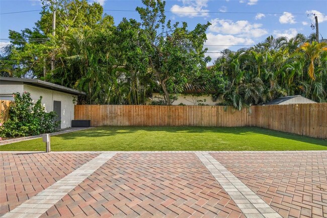 Building Photo - 3120 S Julia Cir