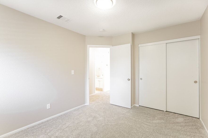 Building Photo - 52 Quiet Desert Ln