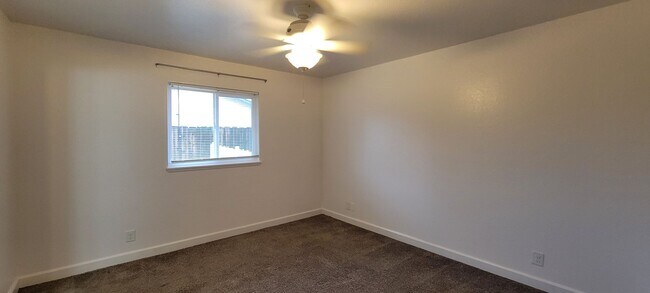 Building Photo - Quiet Cul de Sac With RV Parking in North Redding